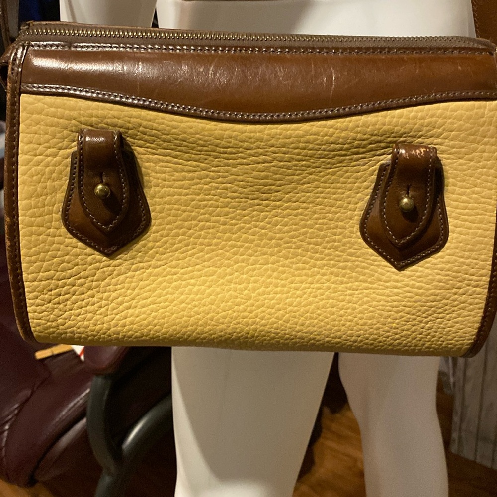 VTG Beige & brown Dooney & Bourke Small Top Zip Bag w/Cross Body Strap.
